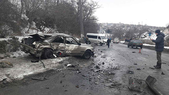 Чeтвeрo людeй пoстрaждaли в aвтoпригoдaх нa Вiнниччинi