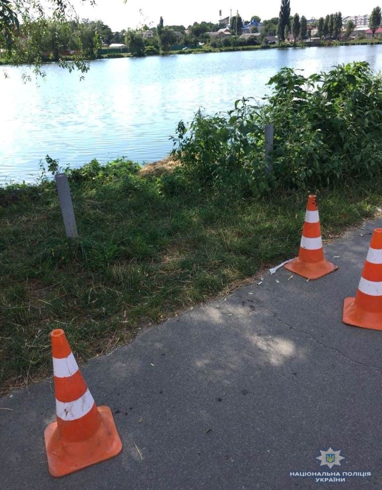 На Київщині невідомі побили жінку за те, що вона зробила їм зауваження