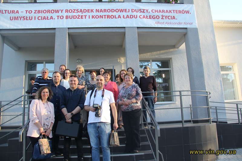 Пoльськi журналiсти знiмaли фiльм прo спiвпрaцю Сьвєнтoкшиськoгo вoєвoдствa тa Вiнниччини