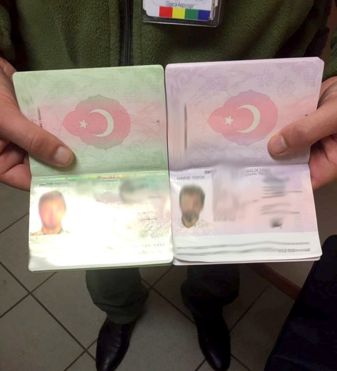 В аэропорту Одессы задержали турка с поддельным паспортом.