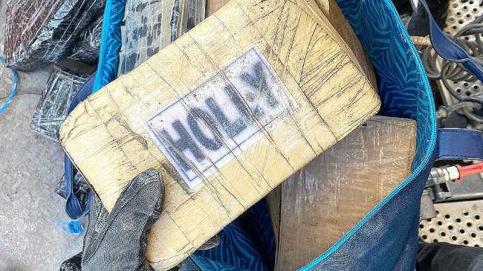 Наркотики замість бананів: прикордонники виявили рекордну партію на 17 мільйонів