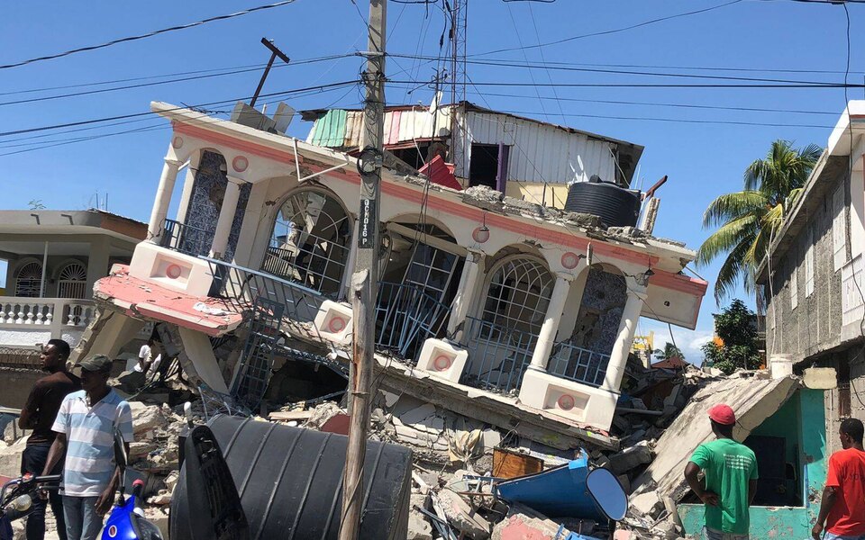 Кількість жертв землетрусу на Гаїті досягла майже 1,3 тисяч 