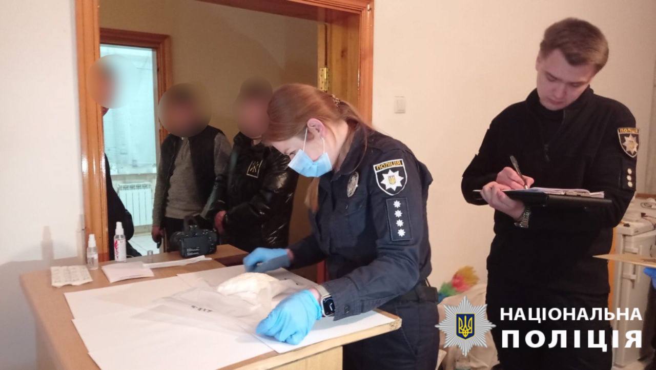 Вінничанина, який облаштував нарколабораторію у власному будинку, засудили до 9 років ув’язнення з конфіскацією майна