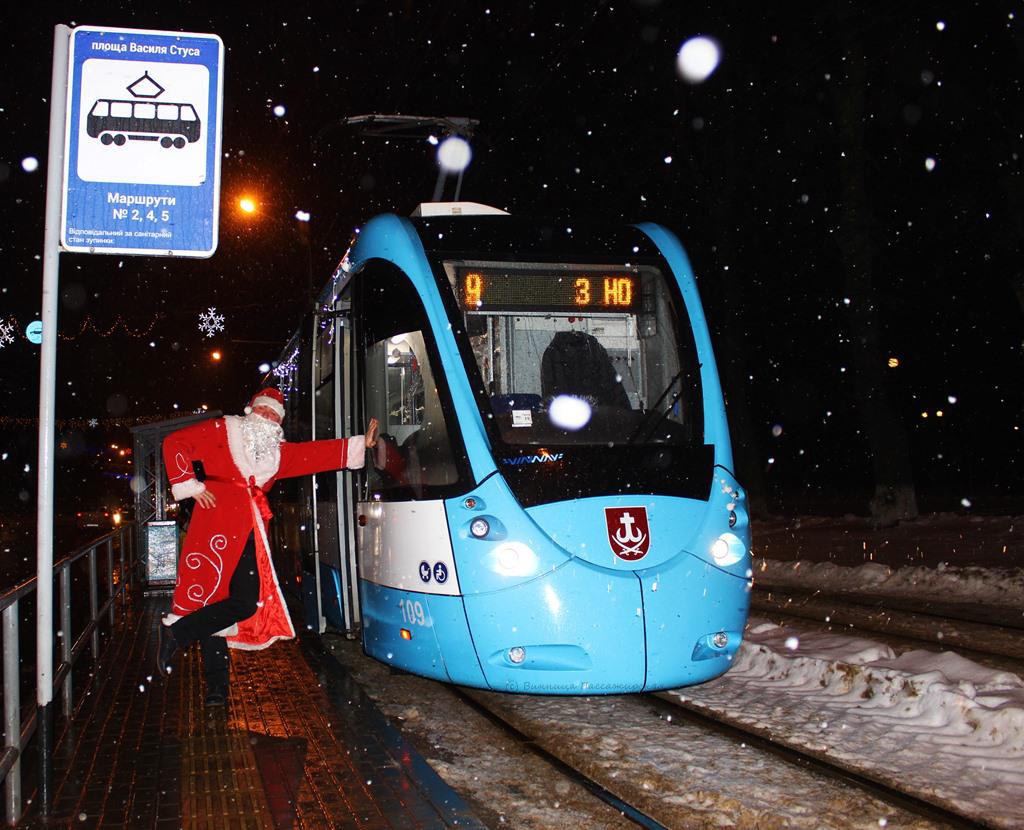 У Вінниці відбулася перша дитяча поїздка на новорічному трамваї