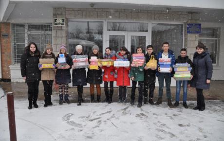 Юні барчани зібрали солодощі на благодійність