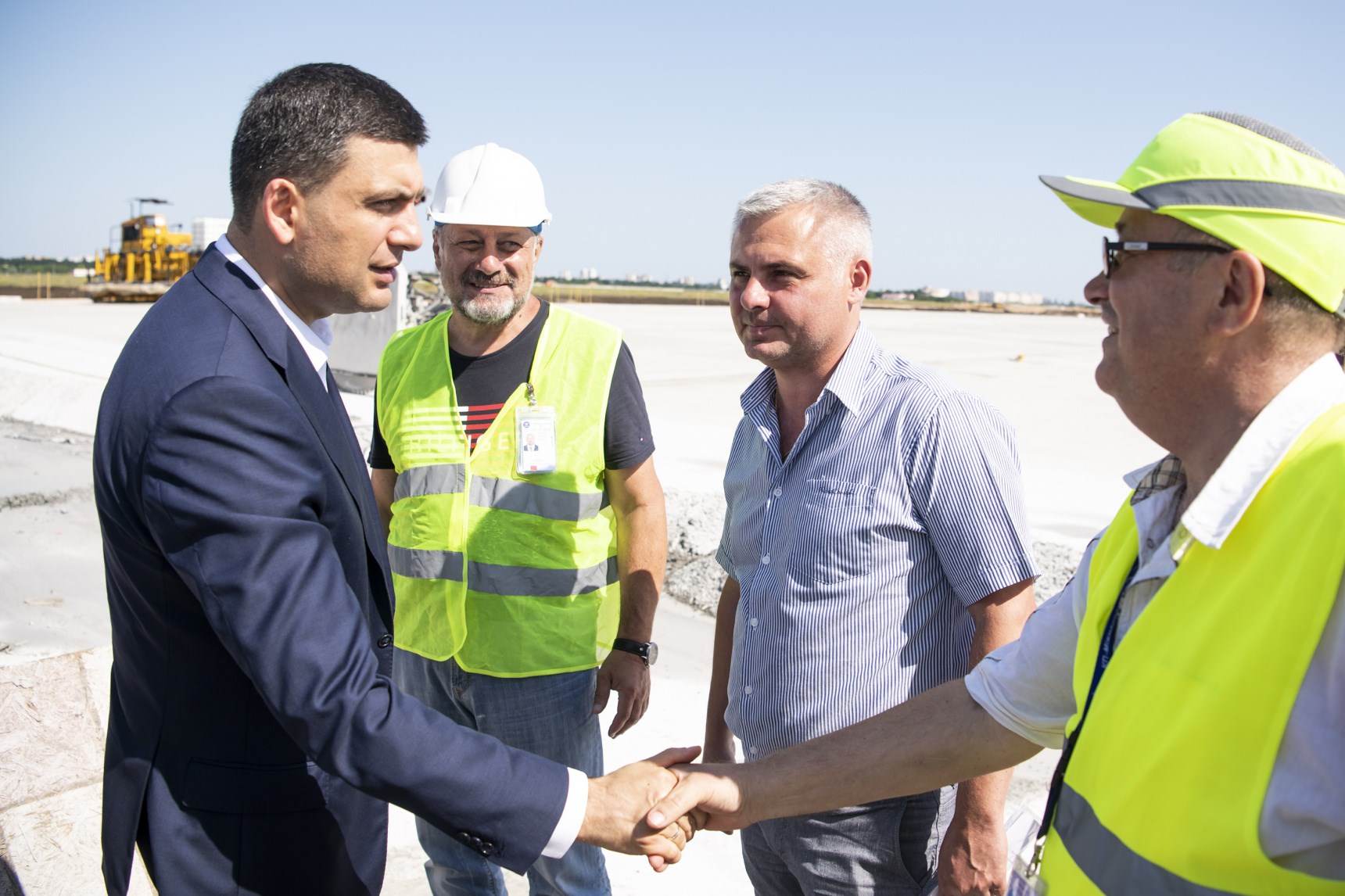 Уряд Гройсмaнa виділив додaткові 26 млн грн мaлим містaм Вінниччини