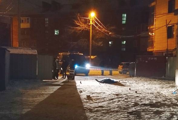 У дворі будинку на Пирогова вночі вбили чоловіка