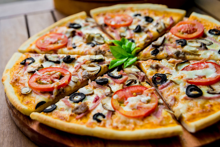 Одесский ресторан прекратил продавать пиццу с личинками