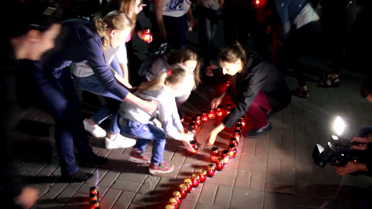 Вінничани виклали червоний мак з лампадок до Дня пам’яті та примирення