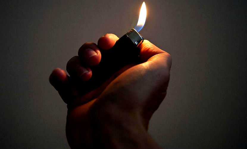 На Львівщині чоловік намагався підпалити себе у банку