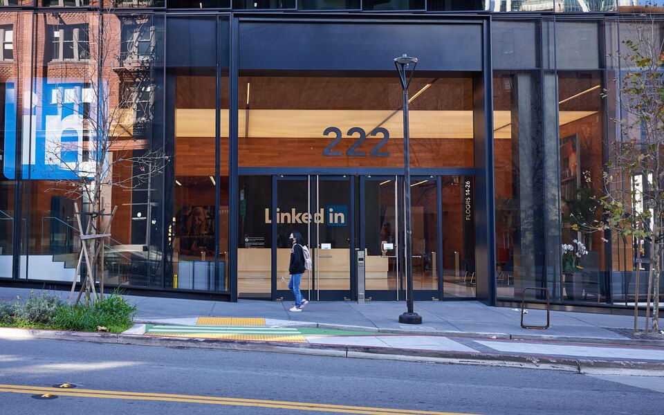 Соцмережа LinkedIn припинить роботу в Китаї через жорсткість інтернет-цензури