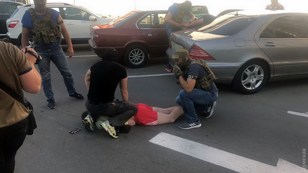 В Одессе взяли бaнду фaльшивомонетчиков — ими руководил зaключенный из СИЗО