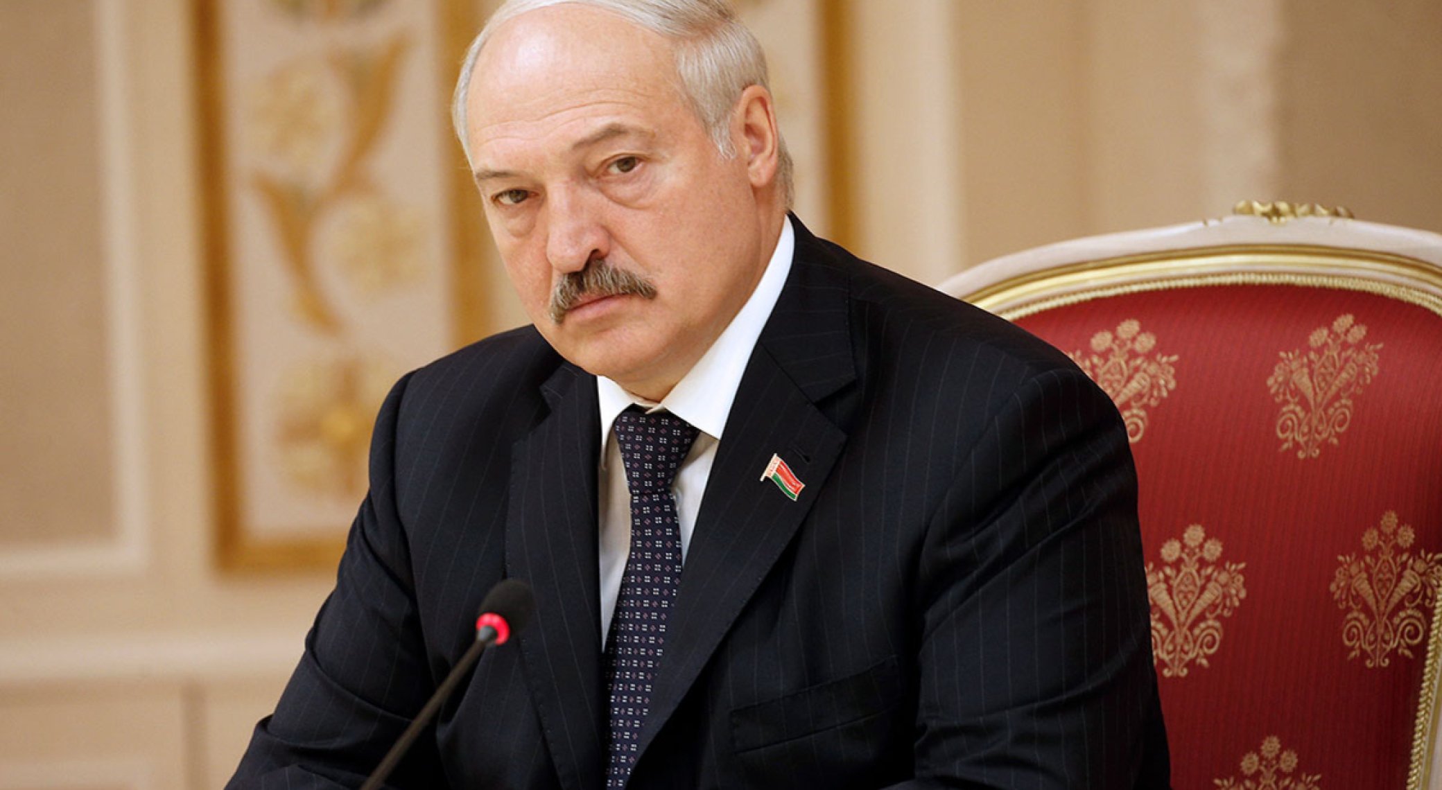 Лукашенко пообіцяв до кінця року роздати українцям білоруське громадянство