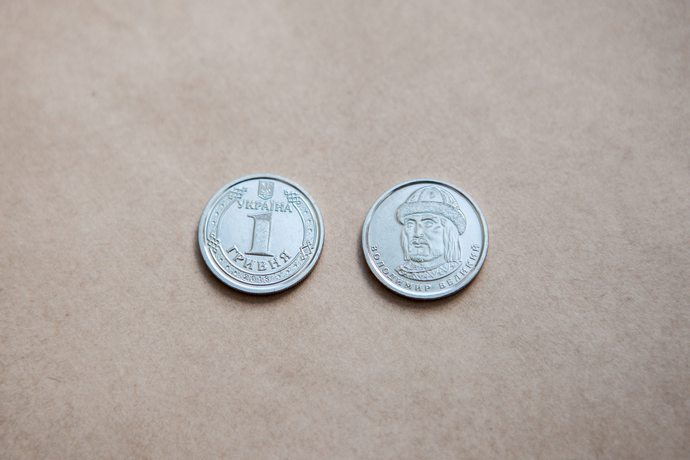 Нацбанк різко знизив офіційний курс гривні