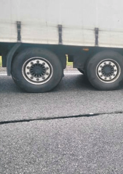 У Львові водій загинув під колесами власного автомобіля