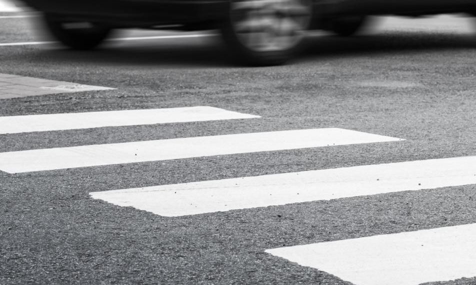 У Вінниці Nissan збив 22-річну дівчину нa пішоходному переході