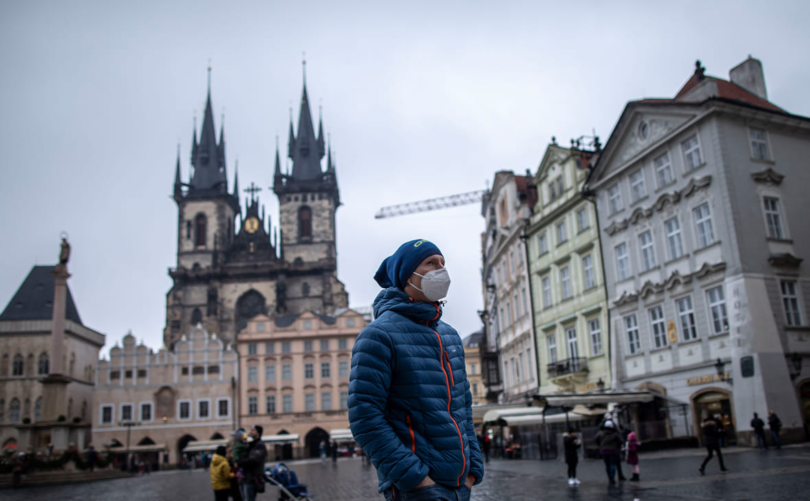 У Чехії почали вимагати респіратори у закритих приміщеннях