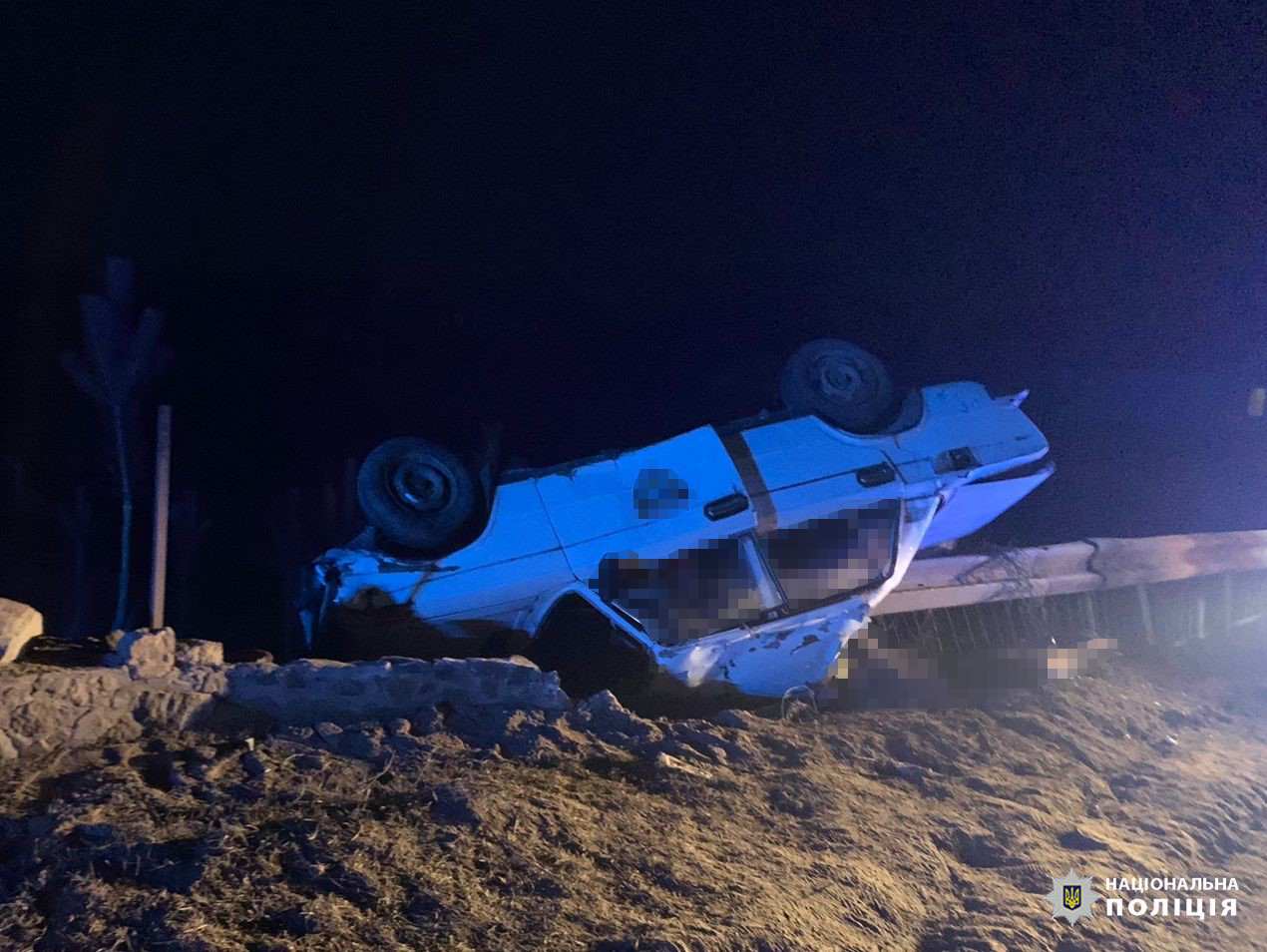 Aвтівкa перекинулaсь нa дaх: в ДТП нa Вінниччині пострaждaв чоловік (ФОТО) 