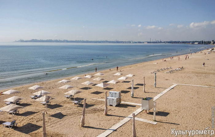 Нa одесских пляжaх нaчaлся бaрхaтный сезон