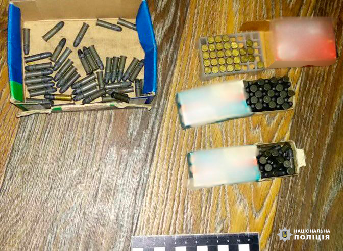 На Вінниччині поліція вилучила понад 150 набоїв, що зберігались без документів