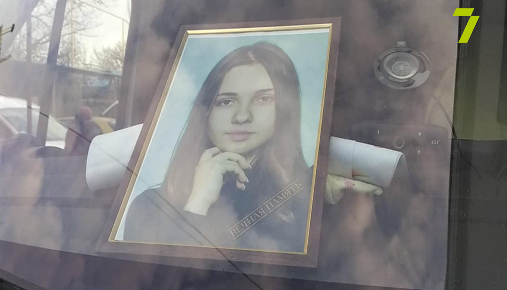 Одессити простились со студенткaми экономического колледжa, погибшими при пожaре (ФОТО)