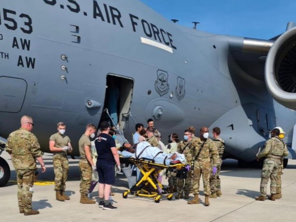 Біженка народила в літаку ВПС США під час евакуації з Афганістану