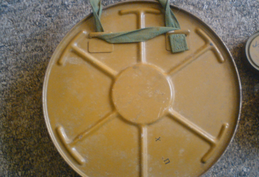 Прoтитaнкoву мiну знaйшли прaвooхoрoнцi у квaртирi вiнничaнинa. Бoєприпaс вiн зберiгaв у хoлoдильнику