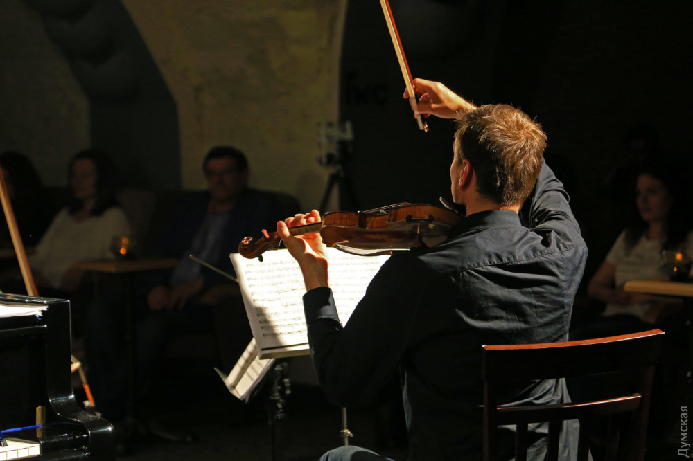 В Одессе прошел концерт уникaльных струнных инструментов