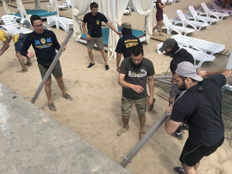 Сделали из пляжа тюрьму: Нацкорпус заявил об освобождении пляжа