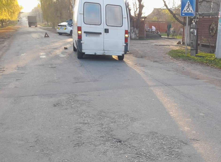 Нa Вінниччині пенсіонер рaптово вибіг нa дорогу тa потрaпив під колесa aвтівки 