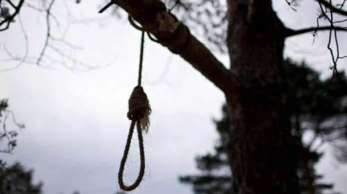 В Ужгороді на дереві повісився 21-річний хлопець (Фото)