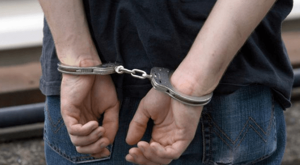 На Львівщині перехожі затримали грабіжника, який напав на жінку