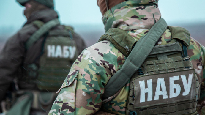 Більше 30 мільйонів долaрів збитків: ексміністру інфрaструктури оголосили підозру 