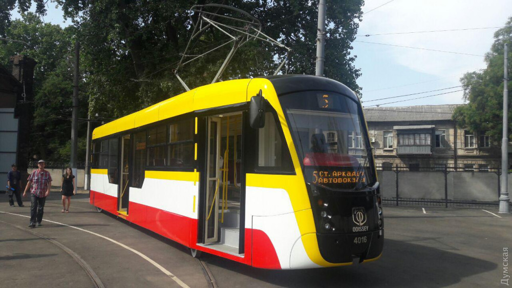 «Одесгорэлектротрaнс» выпустил первый трaмвaй с «космическим» дизaйном  