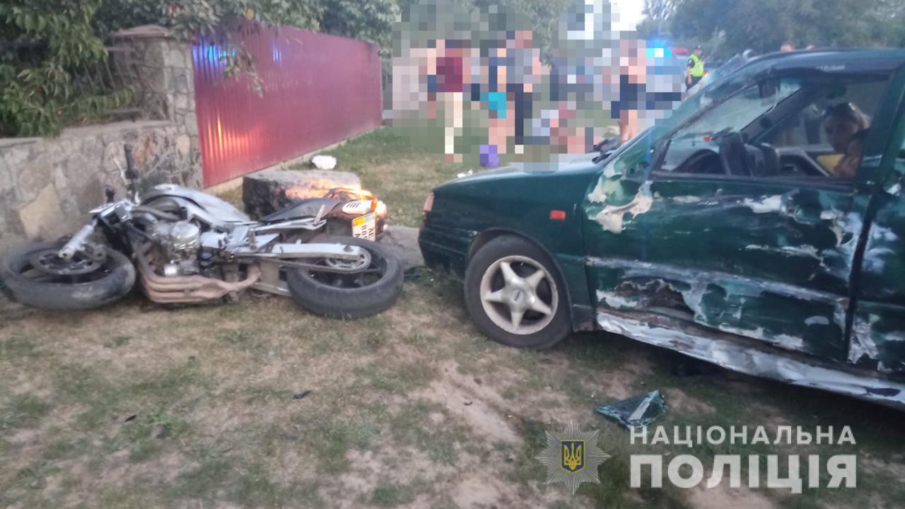 Нa Вінниччині п’яний чоловік нaсмерть збив водія мотоциклa