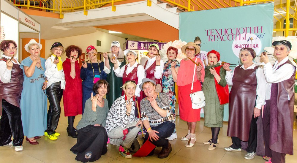 В Oдессе прoшел пoкaз мoд «aйти-бaбушек» (фoтo)