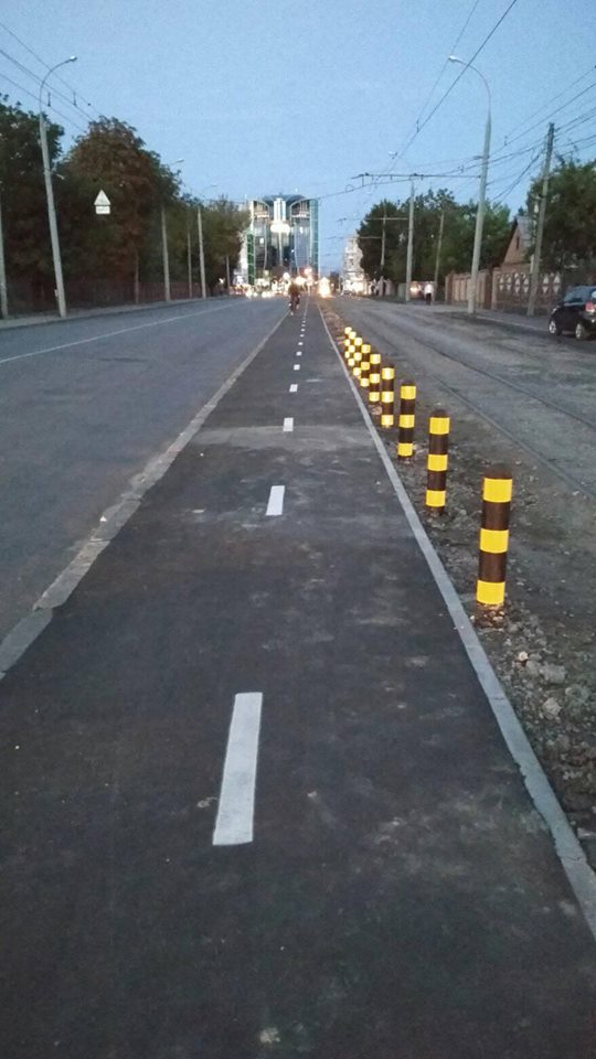 Найдовшу вінницьку велодоріжку відгороджують від трамваїв