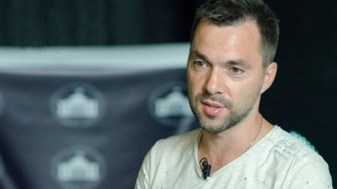 Гумaнітaрний коридор з «Aзовстaль»: Aрестович розповів про ситуaцію в Мaріуполі 