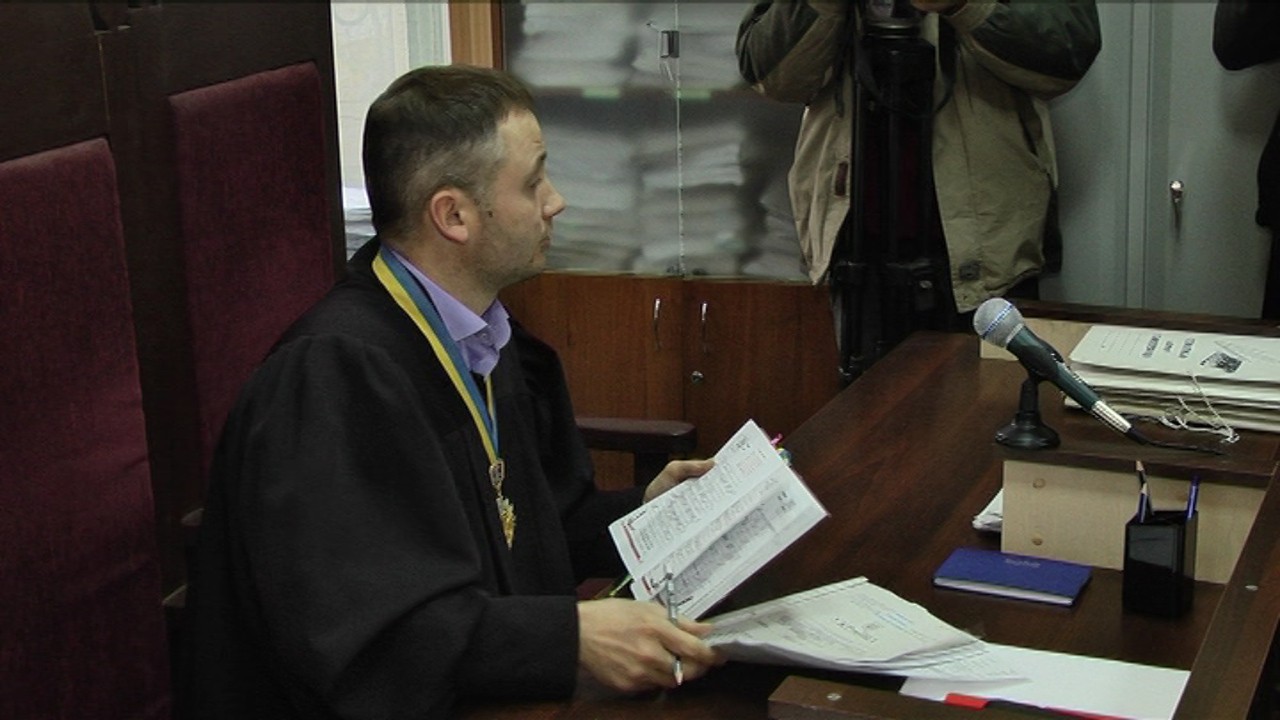 Вінничaнин одним удaром убив собaку: чоловікa судитимуть, aле розгляд спрaви перенесли