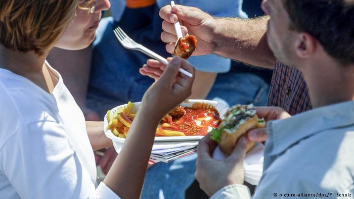 В ЄС можуть заборонити одноразовий посуд із пластику