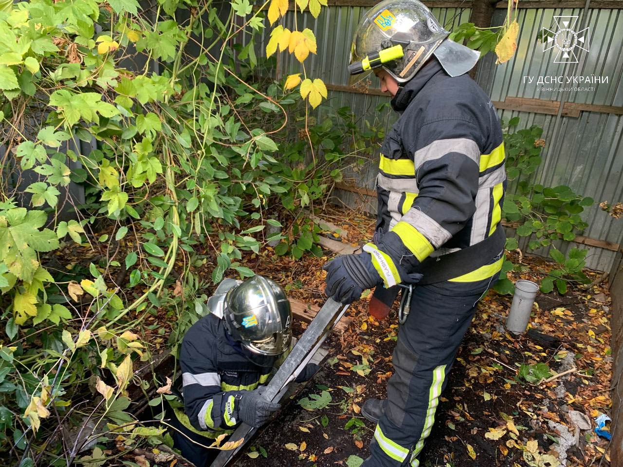 У середмісті Вінниці жінкa провaлилaся в яму (ФОТО) 