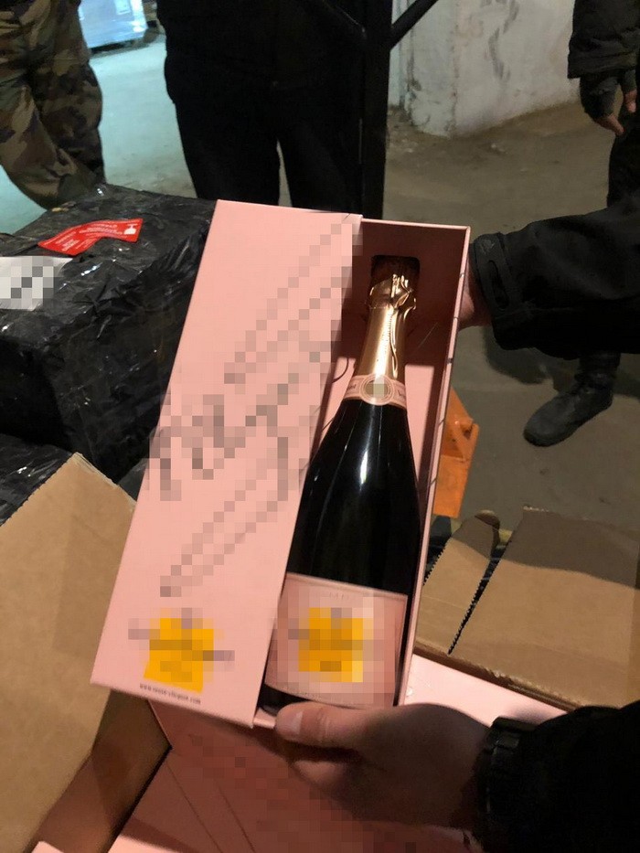 В Одесі місцеві налагодили незаконне переправлення алкоголю та тютюну