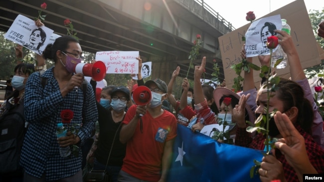 Десятки тисяч людей вийшли на акції протесту проти перевороту в М’янмі