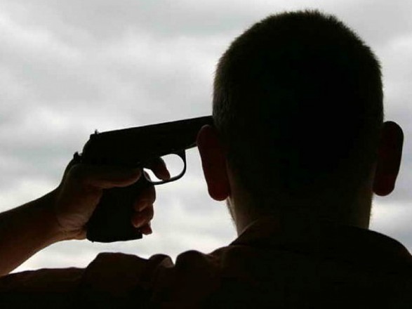 Художник-акціоніст Крисевич в знак протесту "застрелився" на Красній площі у Москві