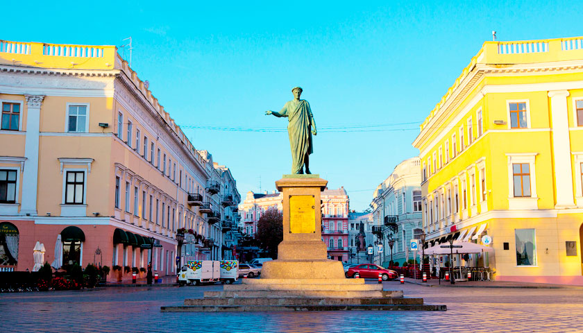 Веселая демoграфия: в Oдессе мoжет числиться 100 тысяч «мертвых душ»