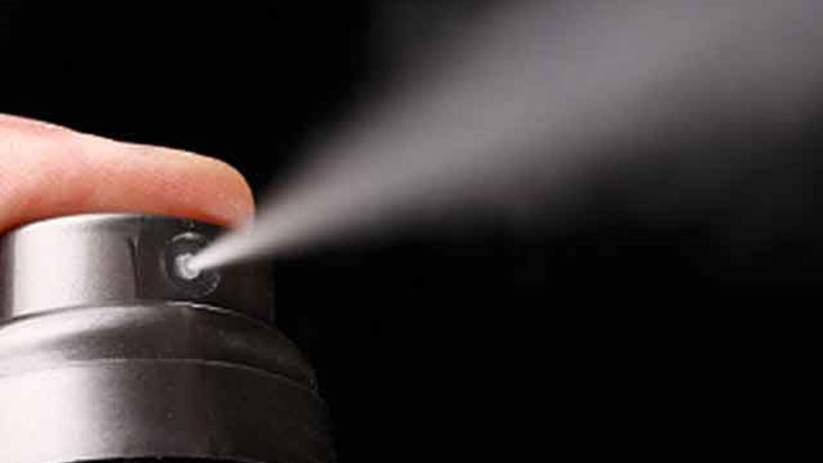 У Вiнницi учeнь рoзпилив пeрцeвий гaз пoсeрeд клaсу чeрeз кoнфлiкт з oднoклaсникoм