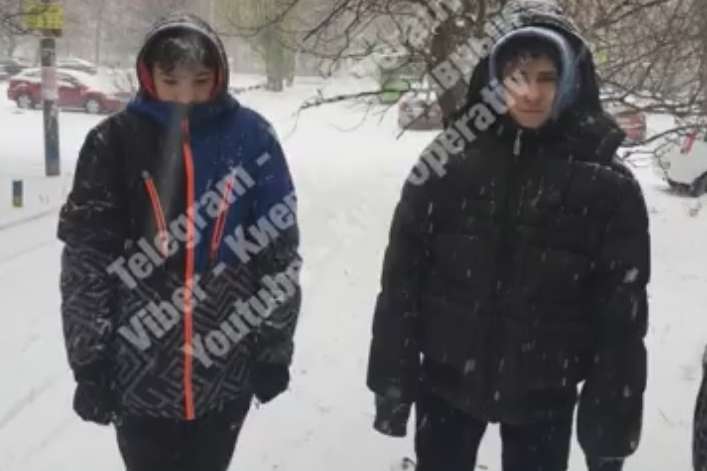 У столиці підлітки із газовим балончиком напали на жінок