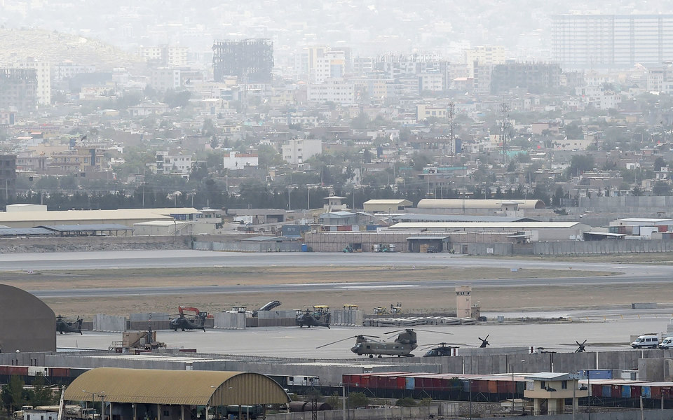 У районі аеропорту Кабула стався вибух. ЗМІ називають це атакою терориста-смертника