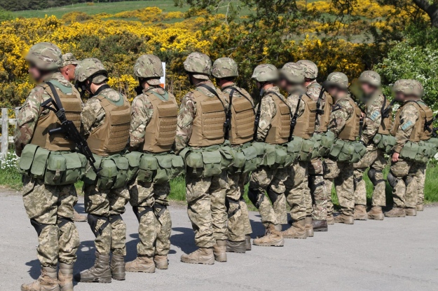 Українські військові отримують навчання з ведення оборонного бою у Британії