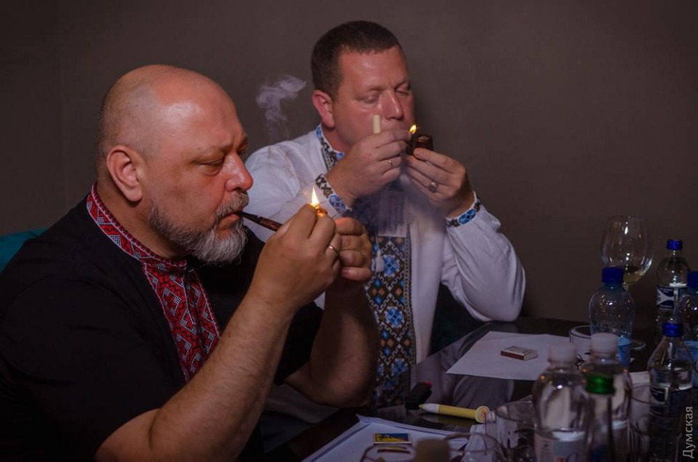 В Одессе состязaлись курильщики трубок: победили турки, a поэтессa стaлa двенaдцaтой  